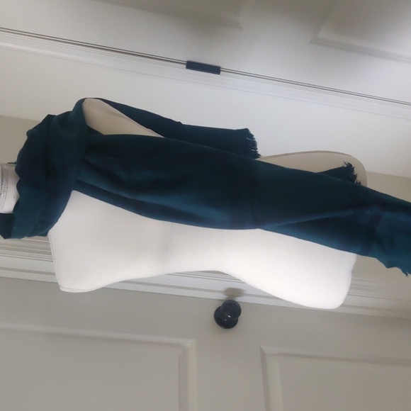 Banana Republic 100% wool soft Dark Green scarf/wrap - Picture 6 of 10